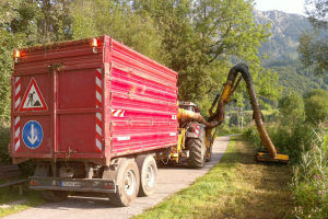 Mahd von Straßenbegleitgrün